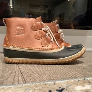 Sorel Rain Boots - RARE copper / rose gold RARE